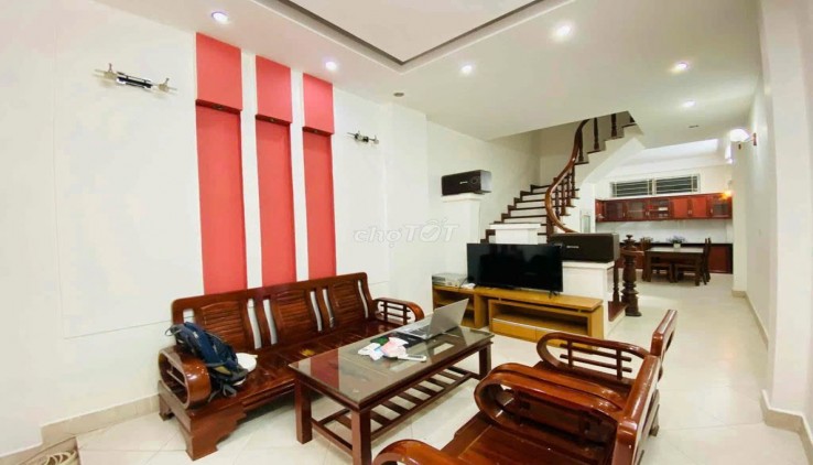 Cho thuê nhà làm VP, KD online, ở nhóm 9n Phố Vũ Tông Phan, DT 36m,4 tầng, Mt 4m, 15 Triệu,